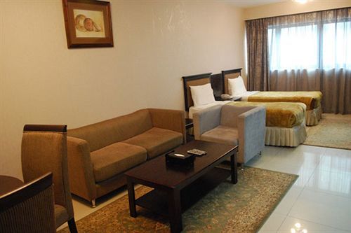 Liwa Apartments Абу Даби Екстериор снимка