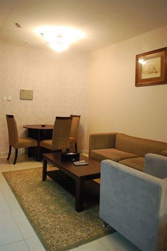 Liwa Apartments Абу Даби Екстериор снимка